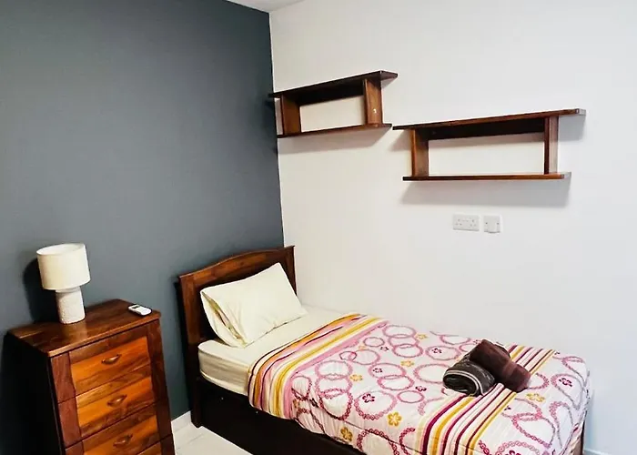 Fleur-de-lys * San Pawl il-Baħar