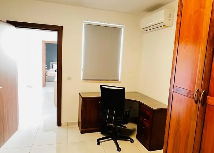 Fleur-de-lys * San Pawl il-Baħar