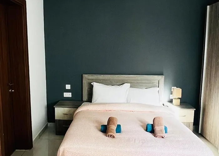 Fleur-de-lys * San Pawl il-Baħar