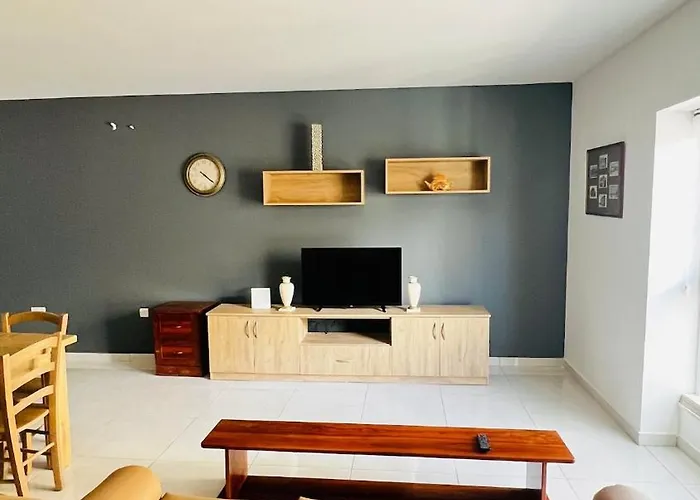 Fleur-de-lys * San Pawl il-Baħar