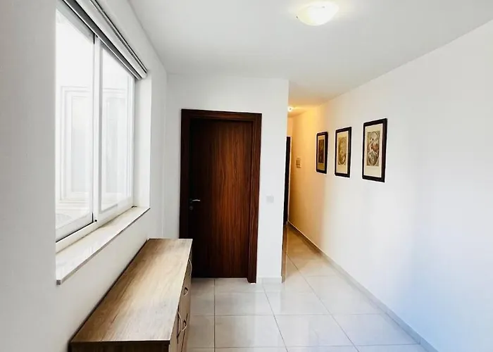 Fleur-de-lys San Pawl il-Baħar