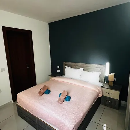 Fleur-de-lys Сент-Полс-Бей