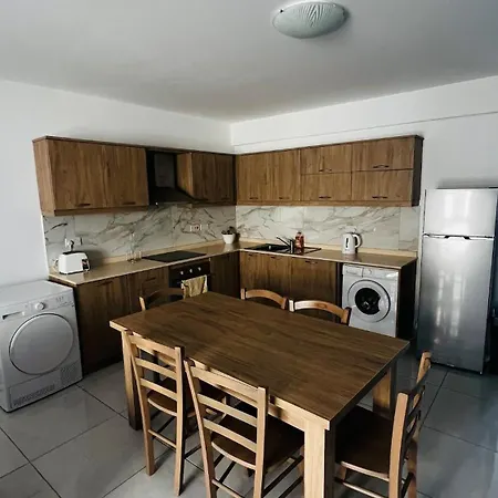 Fleur-de-lys Apartment