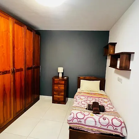 Апартаменты Fleur-de-lys Сент-Полс-Бей