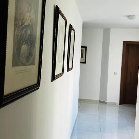 Fleur-de-lys Сент-Полс-Бей