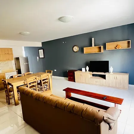 Fleur-de-lys Сент-Полс-Бей