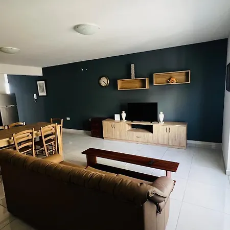 Fleur-de-lys Сент-Полс-Бей