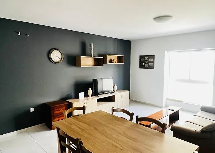 Fleur-de-lys * St. Paul's Bay