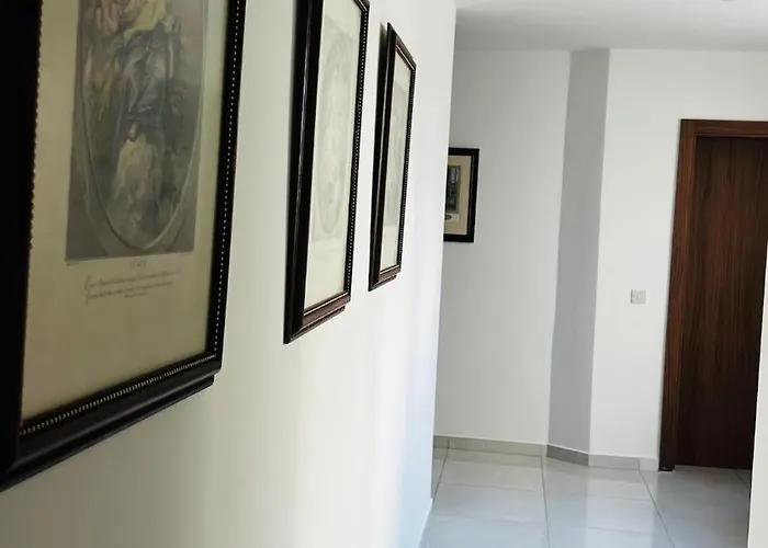 Fleur-de-lys St. Paul's Bay