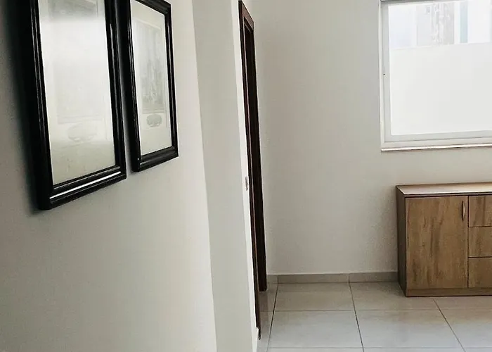 Fleur-de-lys Apartment