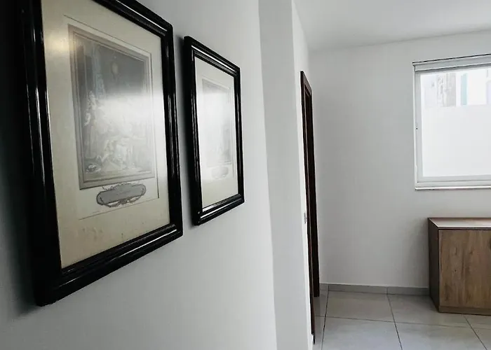 Fleur-de-lys * St. Paul's Bay