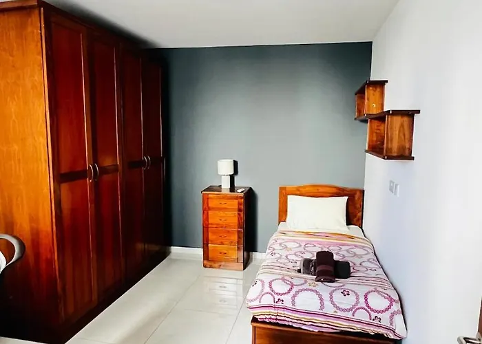 Fleur-de-lys St. Paul's Bay