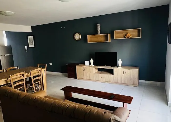 Fleur-de-lys St. Paul's Bay